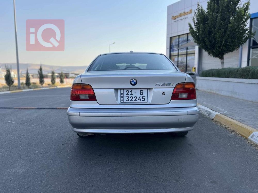 بی ئێم دەبڵیو سیریەس 5